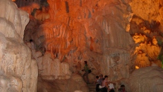 Jeskyn v Ha Long Bay