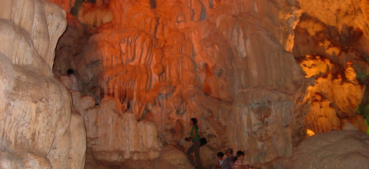 Jeskyně v Ha Long Bay